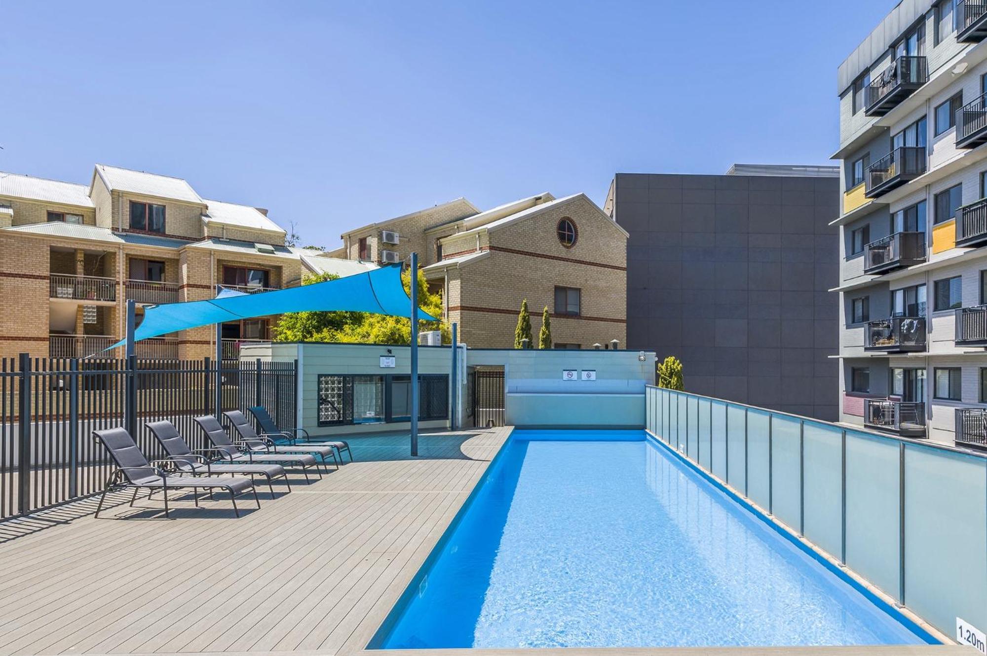 Central Perth 2-Bed Apartment With Pool & Gym Extérieur photo