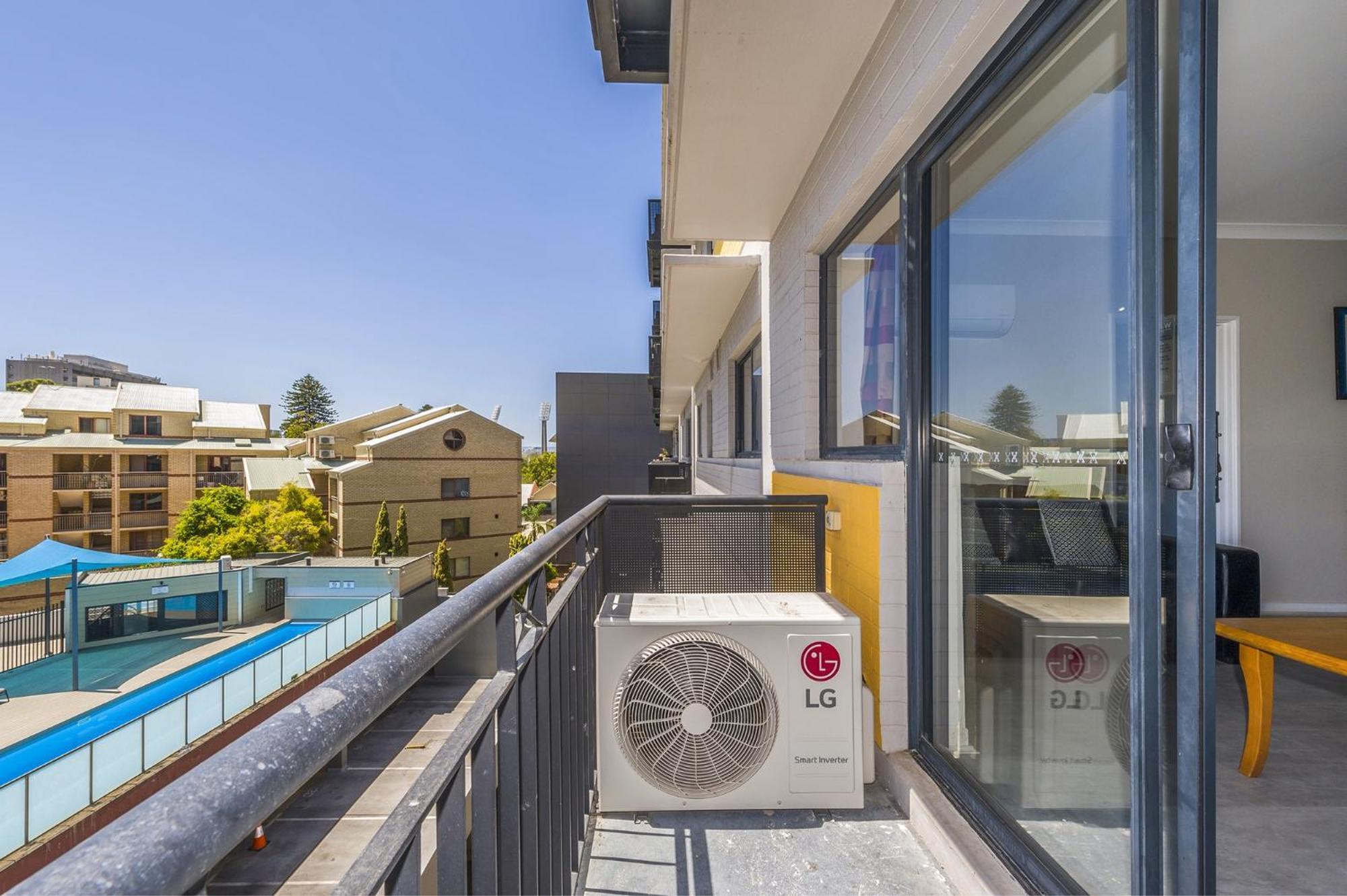 Central Perth 2-Bed Apartment With Pool & Gym Extérieur photo