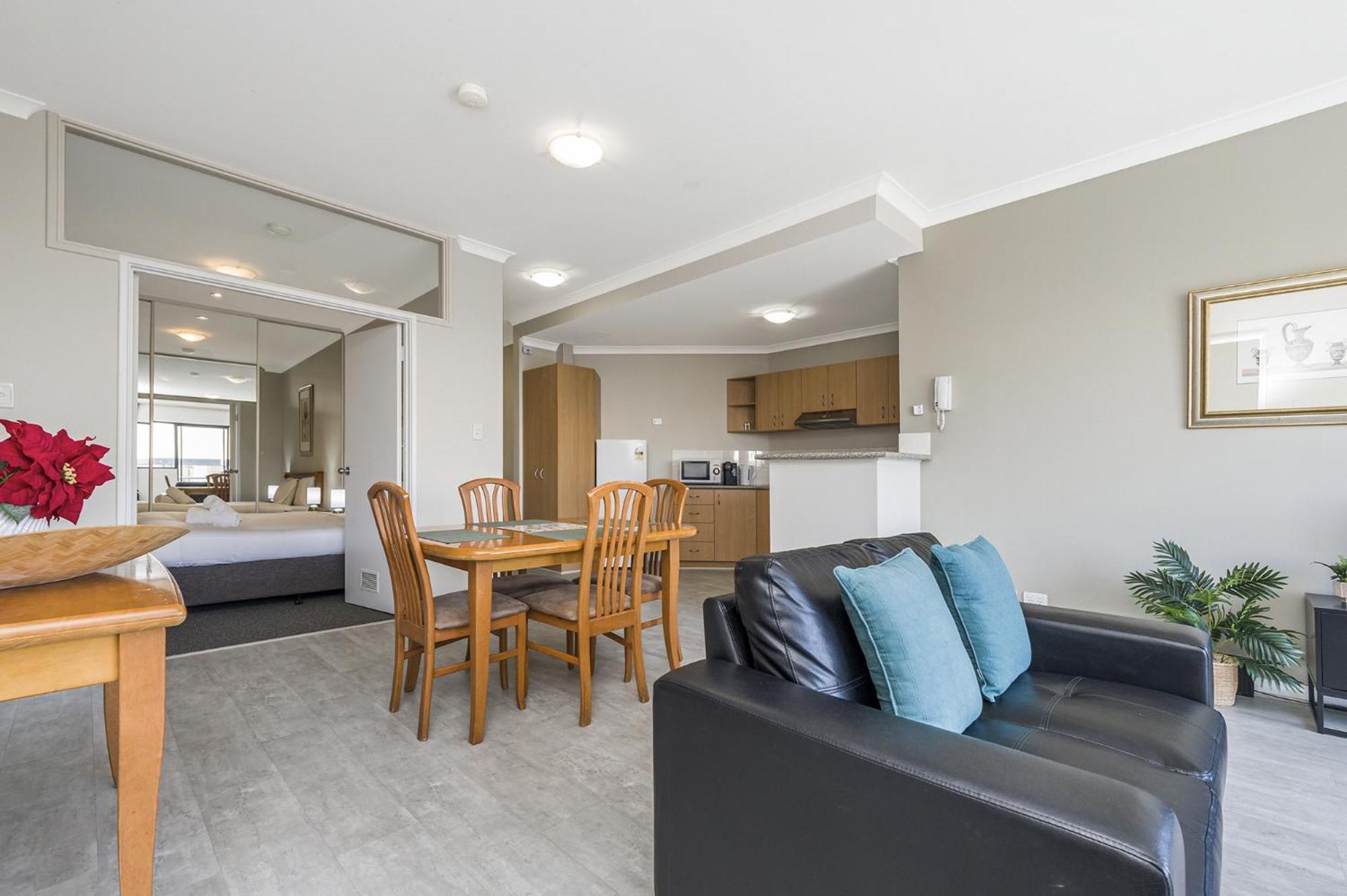 Central Perth 2-Bed Apartment With Pool & Gym Extérieur photo