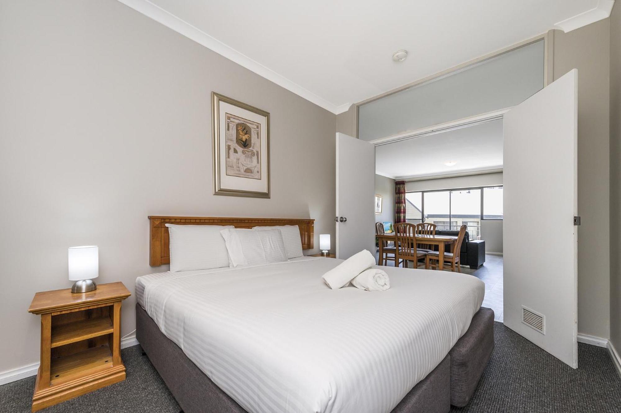 Central Perth 2-Bed Apartment With Pool & Gym Extérieur photo