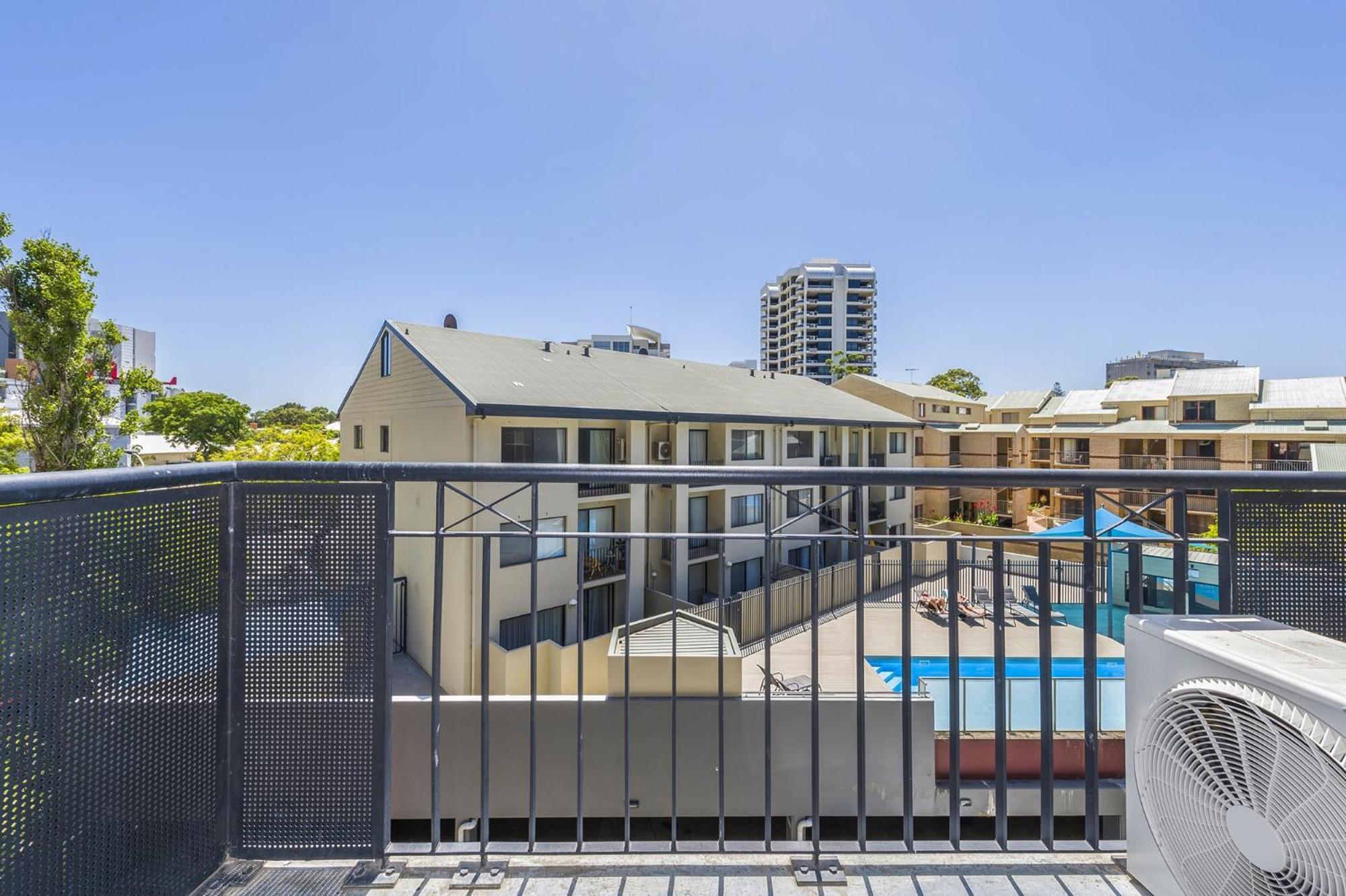 Central Perth 2-Bed Apartment With Pool & Gym Extérieur photo