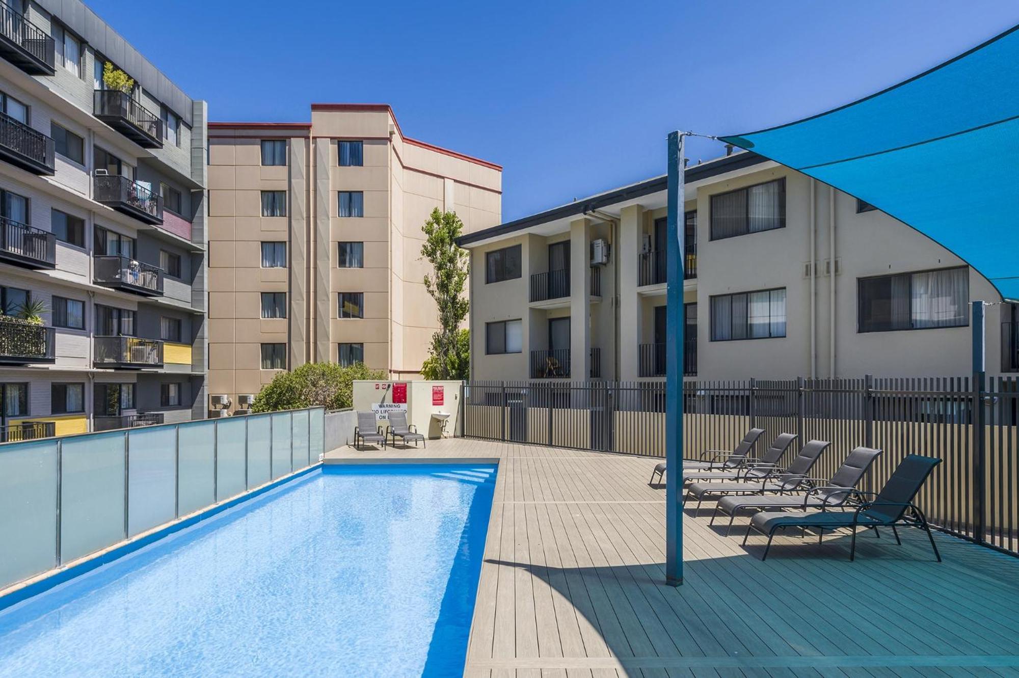 Central Perth 2-Bed Apartment With Pool & Gym Extérieur photo