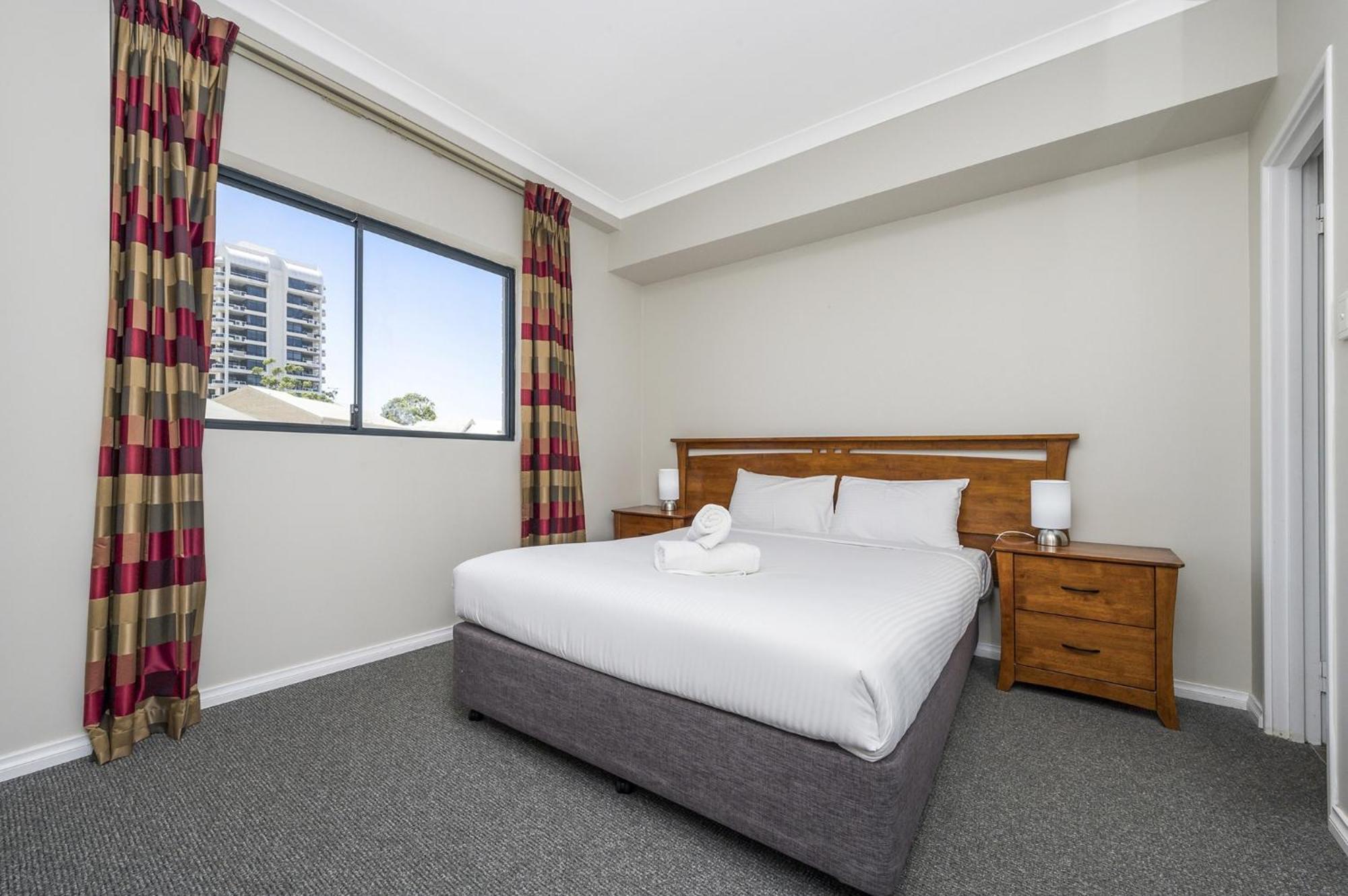 Central Perth 2-Bed Apartment With Pool & Gym Extérieur photo