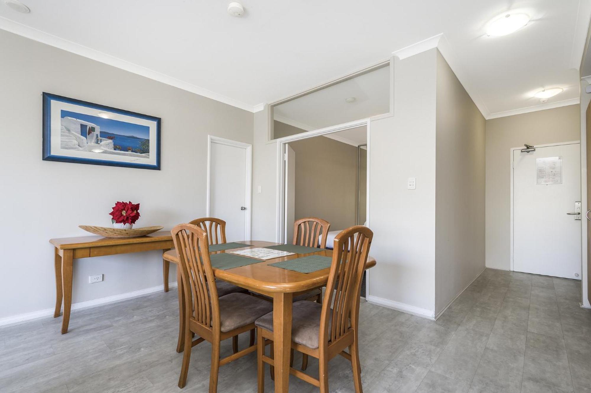 Central Perth 2-Bed Apartment With Pool & Gym Extérieur photo