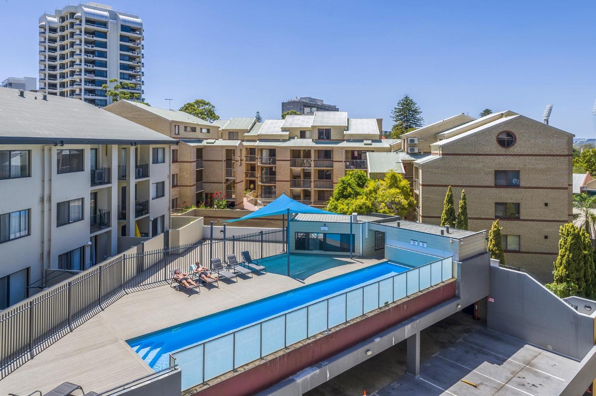 Central Perth 2-Bed Apartment With Pool & Gym Extérieur photo